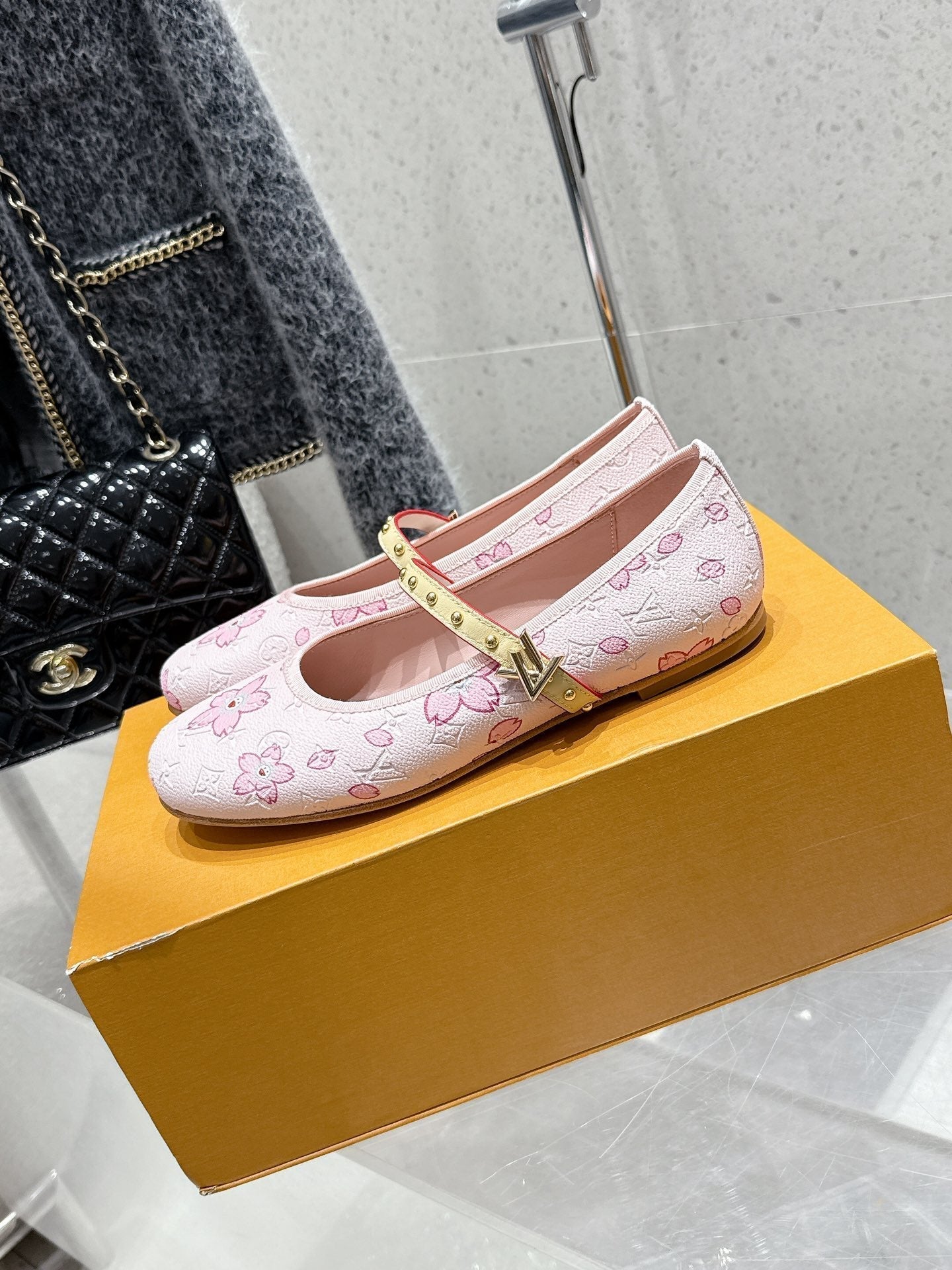 LV 26s Ballet Flats Light Pink Monogram Leather 610840