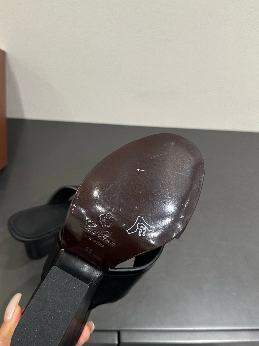 LP HIGH HEELS 25S IN BLACK LAMBSKIN
