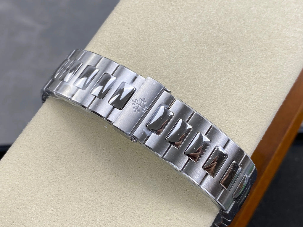 Patek Philippe Nautilus 40mm Diamond Benzel Green Dial