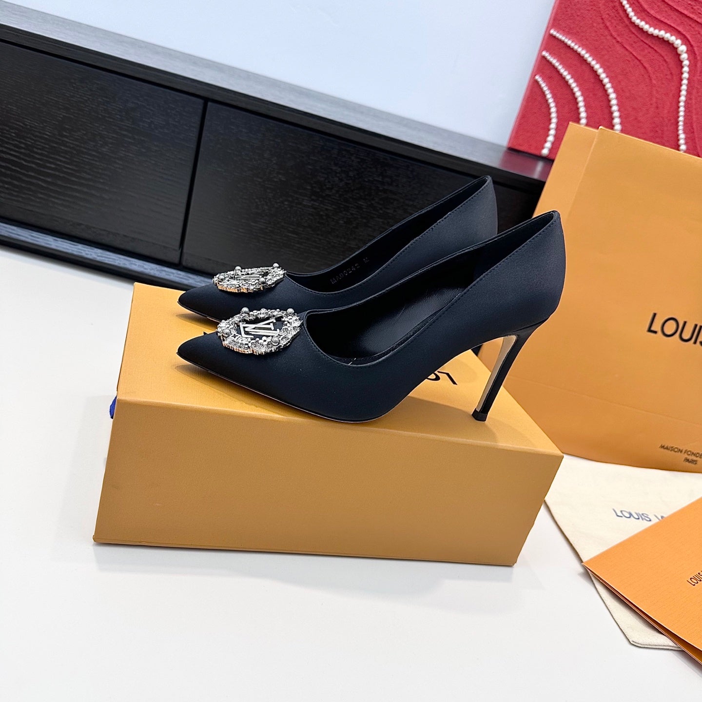 LV 26s Pointed-Toe High Heels 95 Black Premium Satin 622452