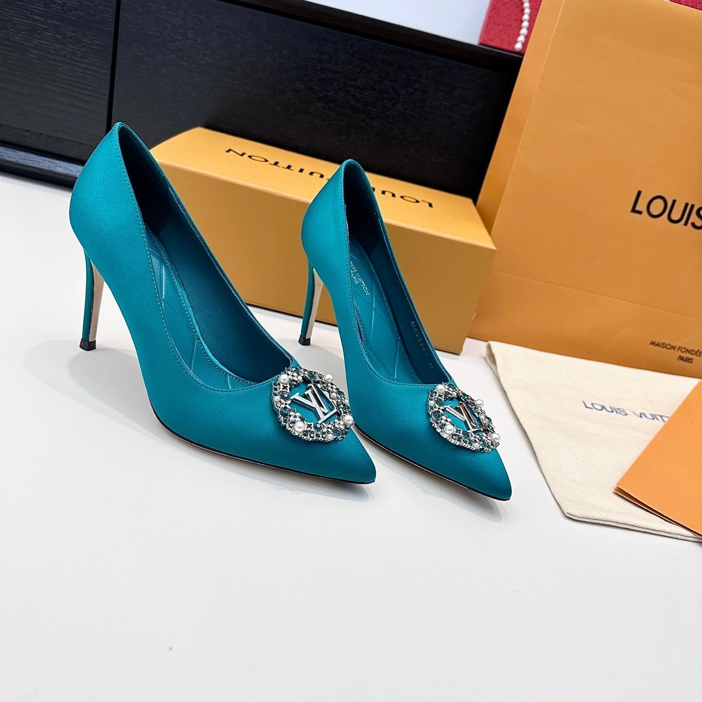 LV 26s Pointed-Toe High Heels 95 Teal Blue Premium Satin 622439