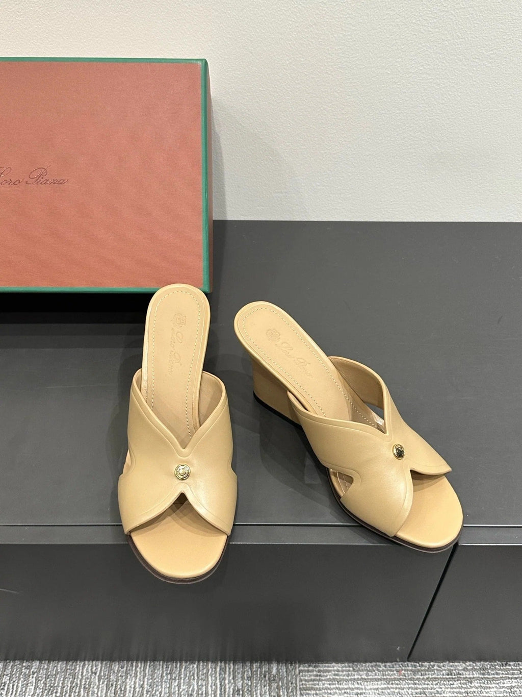 LP HIGH HEELS 25S IN WARM BEIGE LAMBSKIN