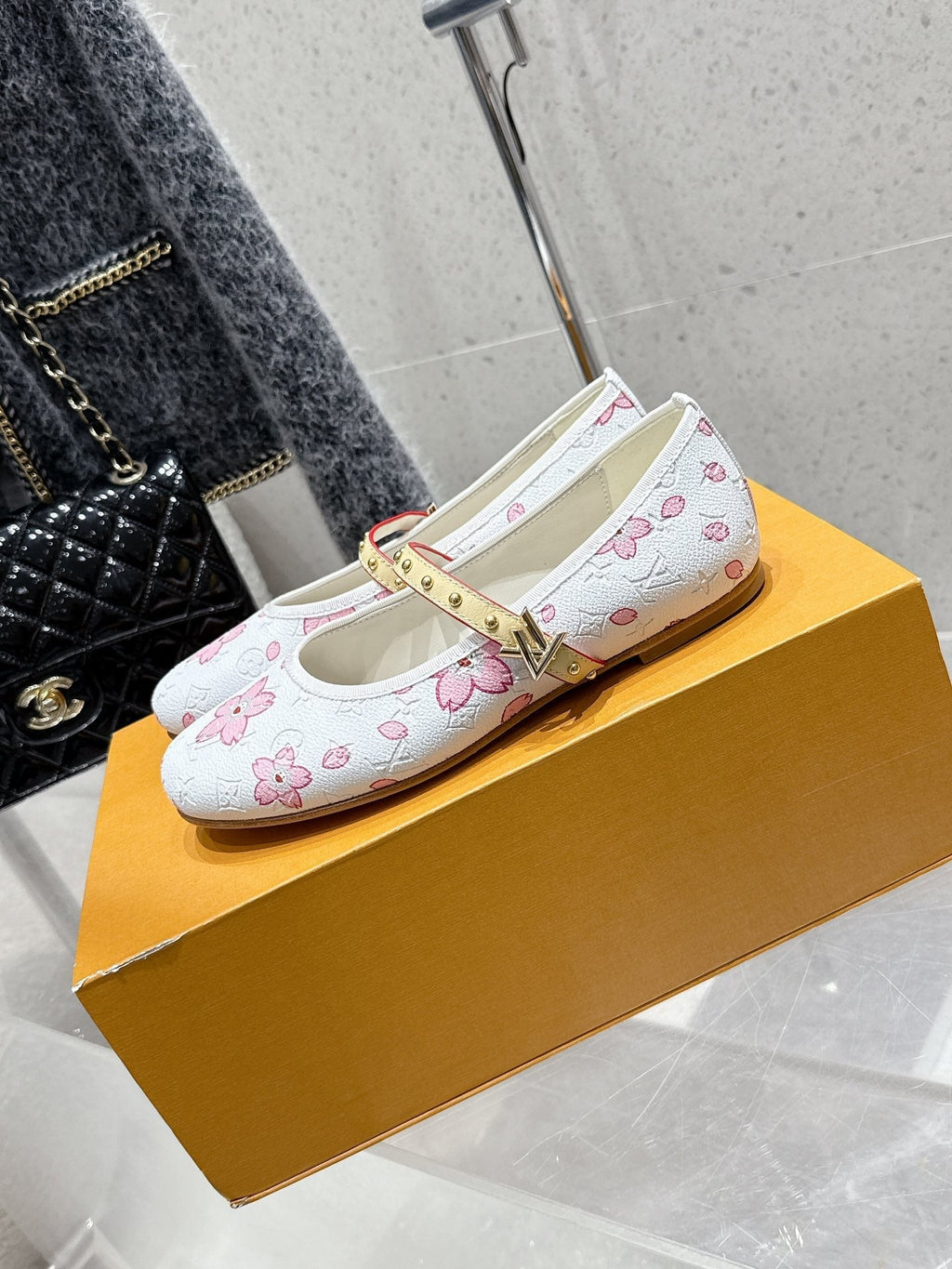 LV 26s Ballet Flats White Pink Monogram Leather 610841
