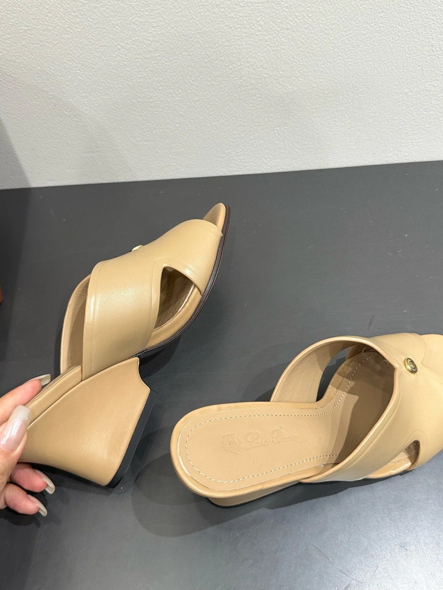 LP HIGH HEELS 25S IN WARM BEIGE LAMBSKIN