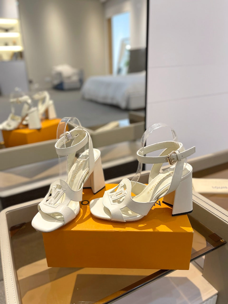 LV Isola Sandals 8.5 cm White Leather 888282