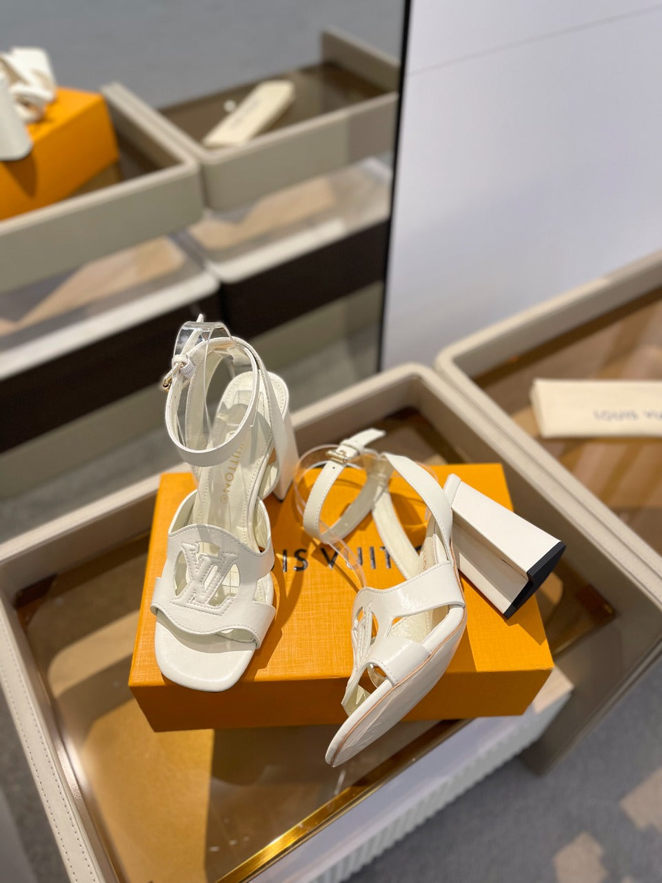 LV Isola Sandals 8.5 cm White Leather 888282