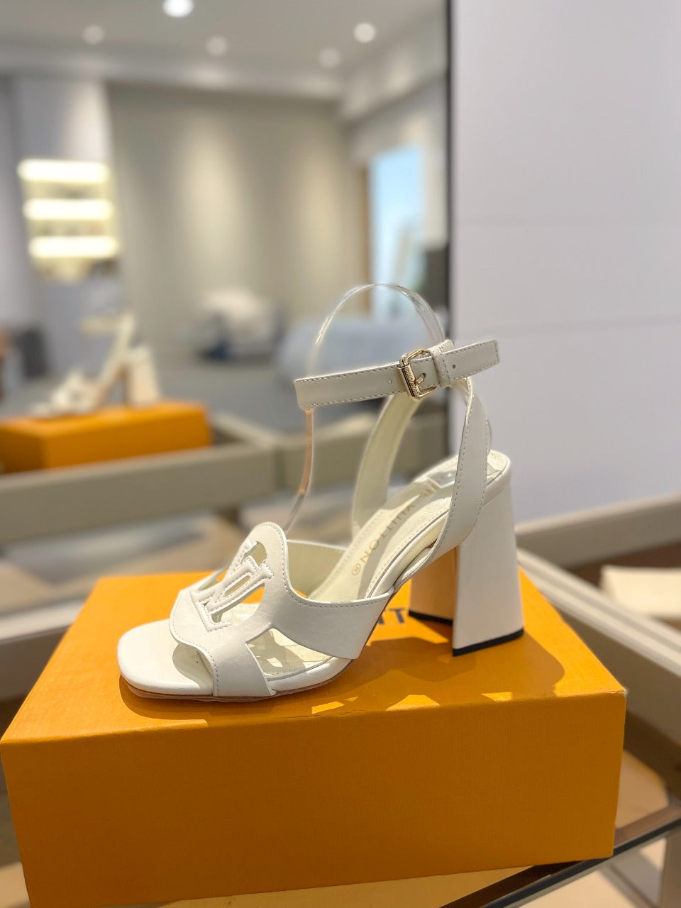 LV Isola Sandals 8.5 cm White Leather 888282