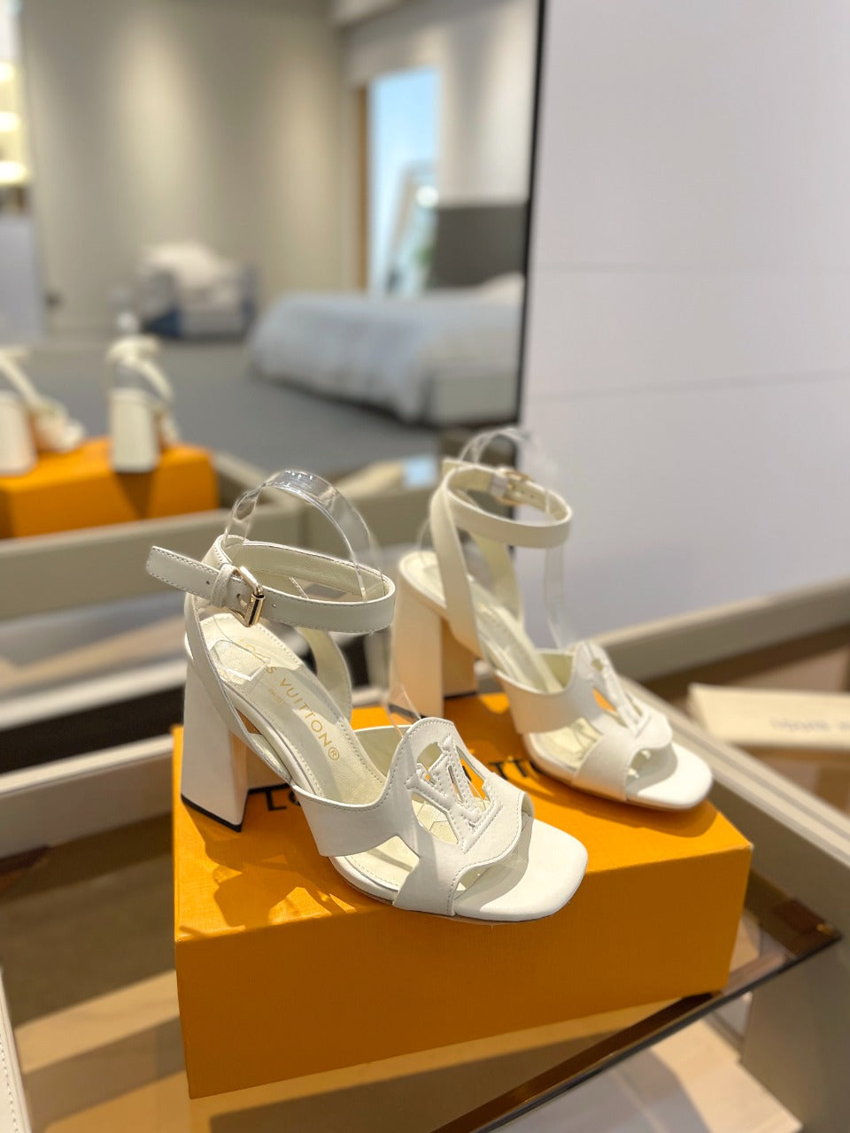 LV Isola Sandals 8.5 cm White Leather 888282