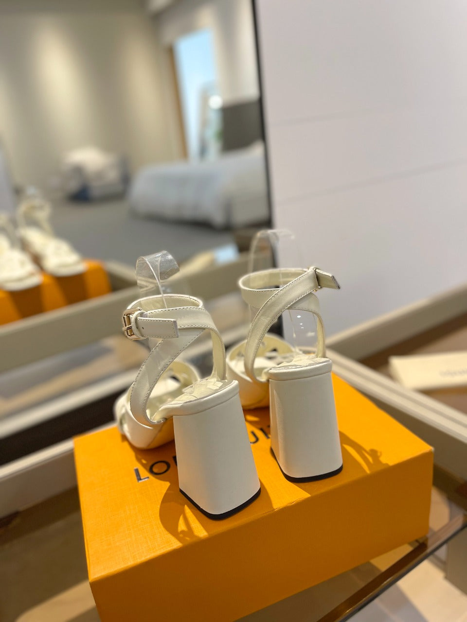 LV Isola Sandals 8.5 cm White Leather 888282