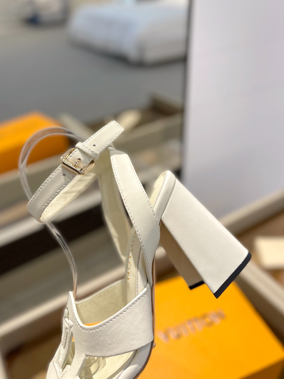 LV Isola Sandals 8.5 cm White Leather 888282