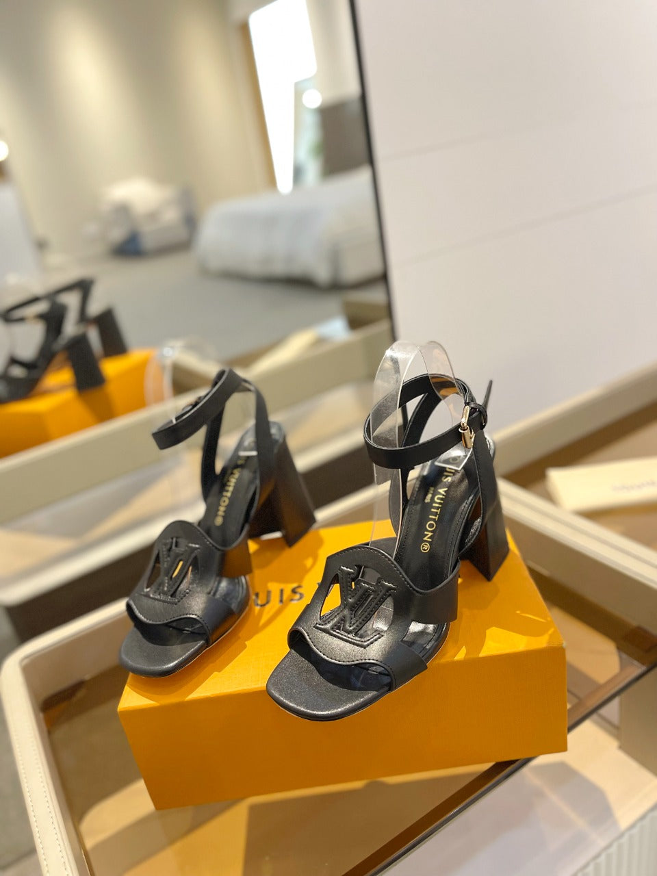 LV Isola Sandals 8.5 cm Black Leather 888281