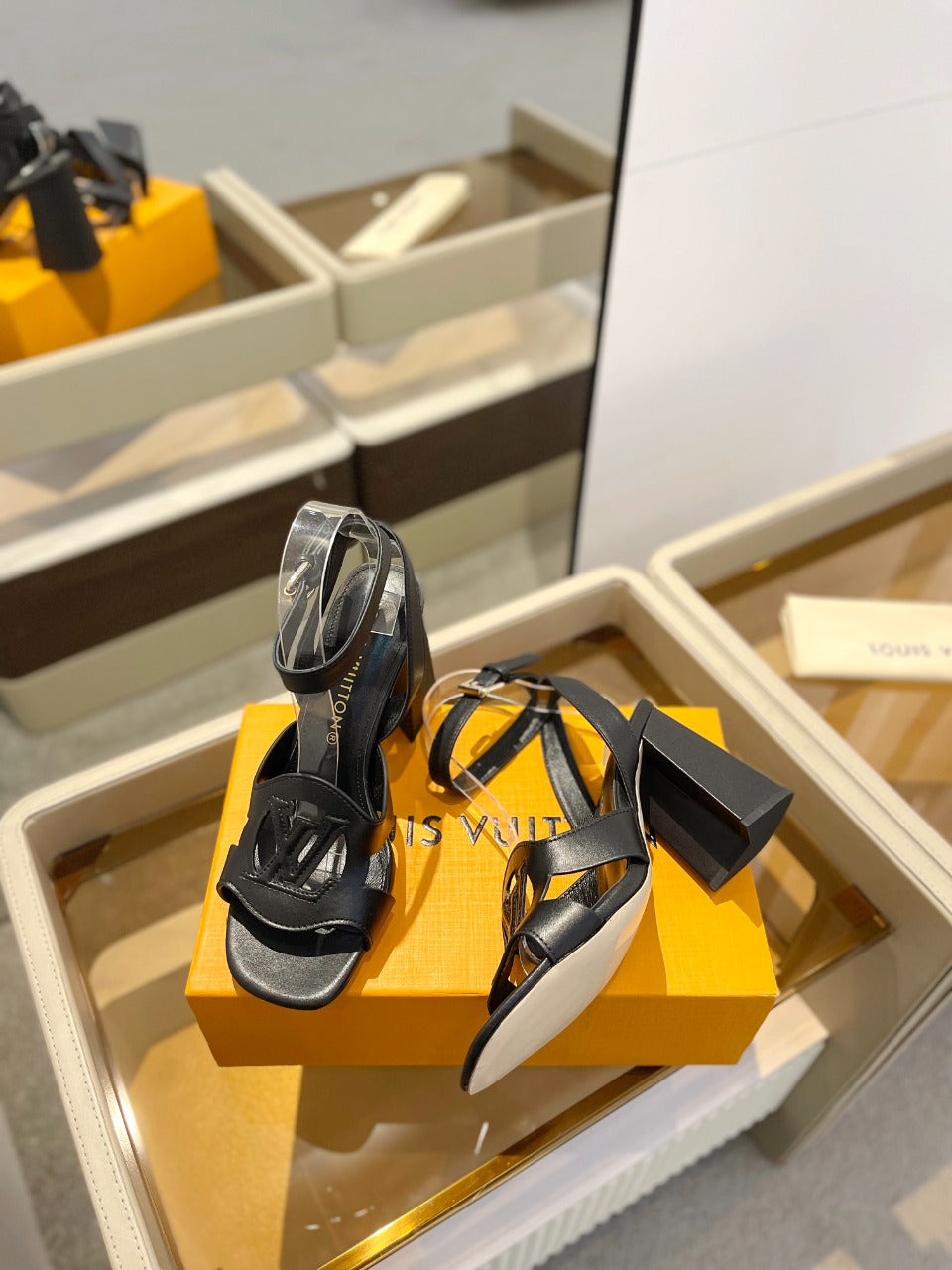LV Isola Sandals 8.5 cm Black Leather 888281