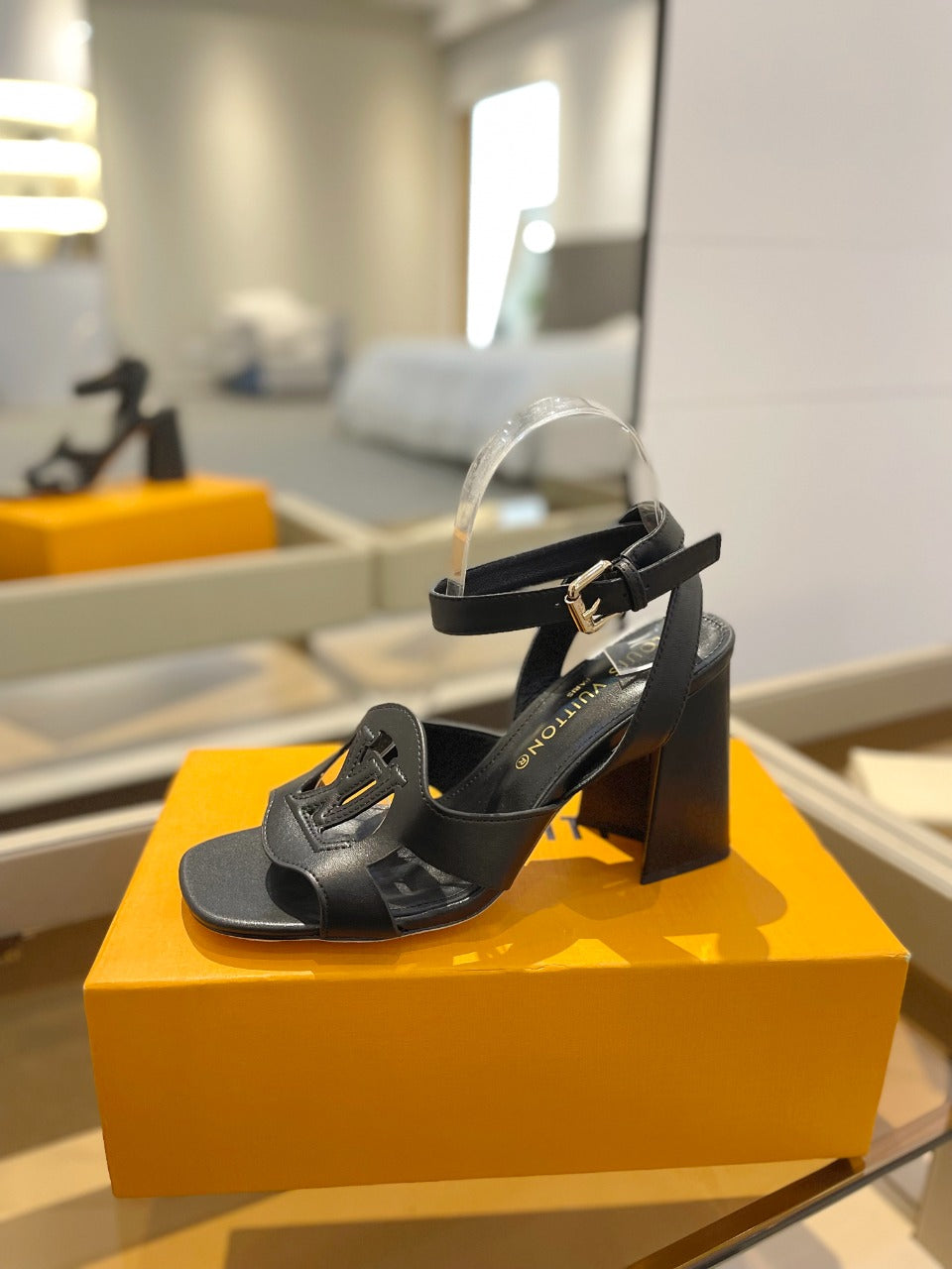 LV Isola Sandals 8.5 cm Black Leather 888281