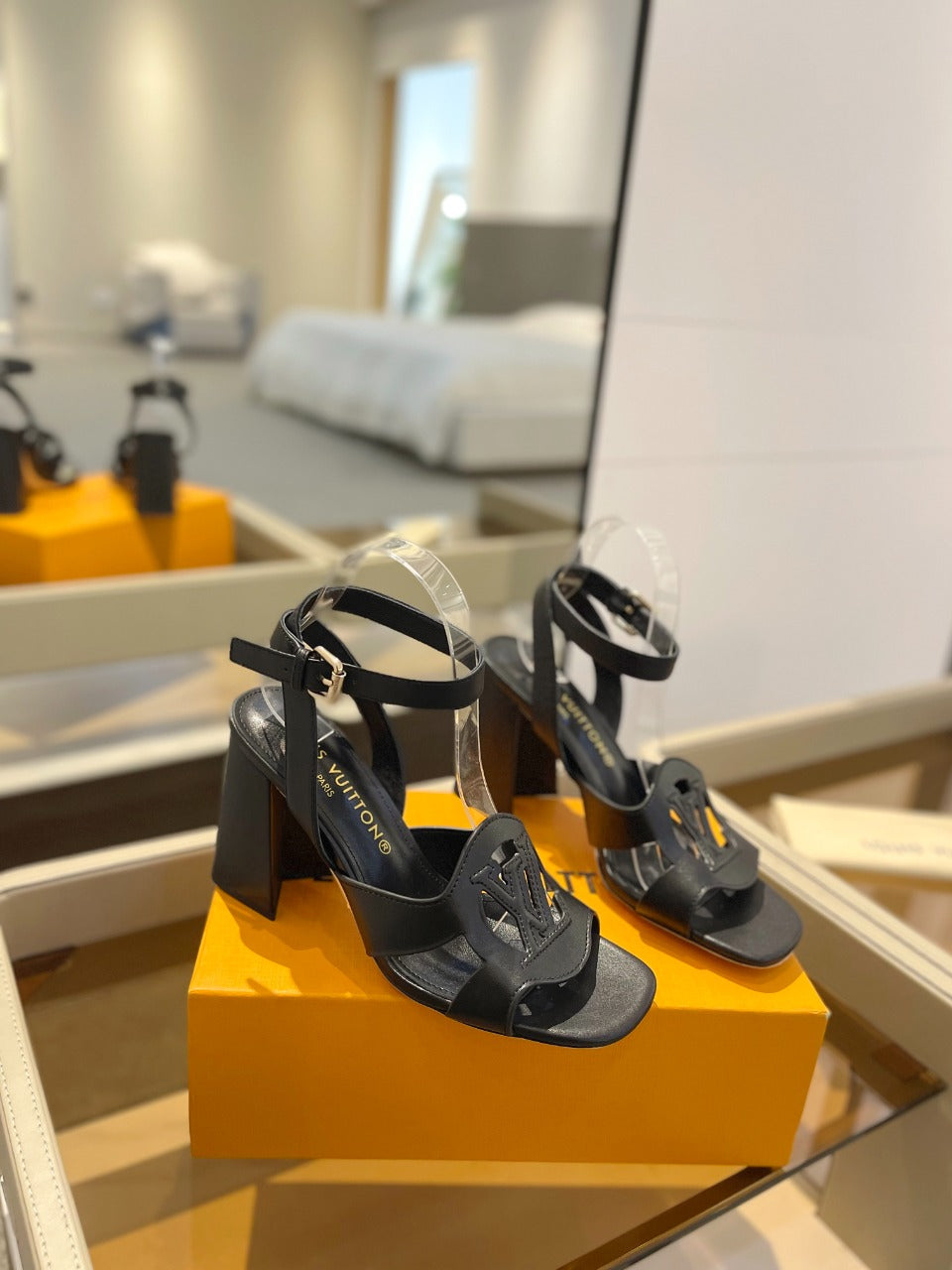 LV Isola Sandals 8.5 cm Black Leather 888281