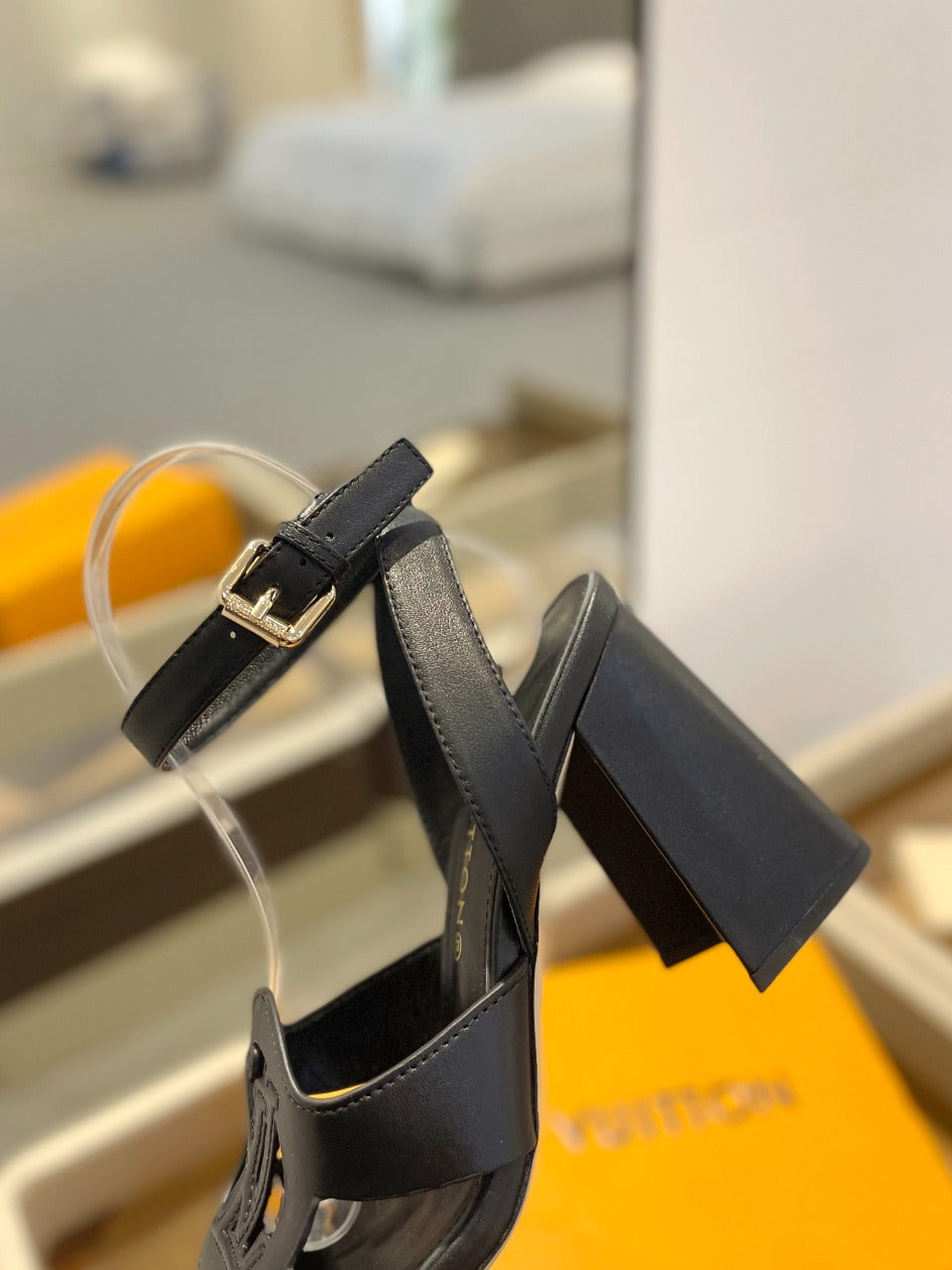 LV Isola Sandals 8.5 cm Black Leather 888281