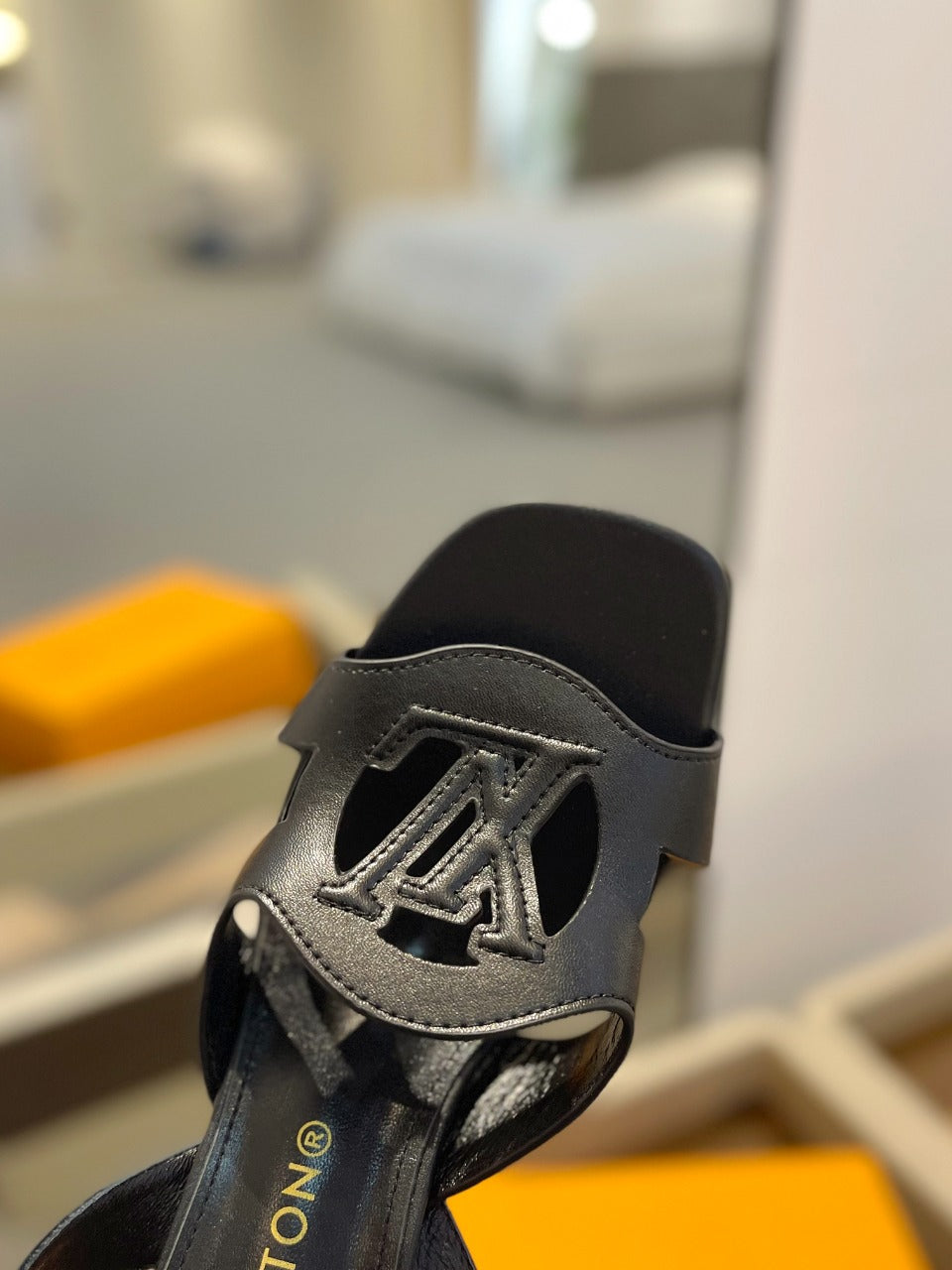 LV Isola Sandals 8.5 cm Black Leather 888281