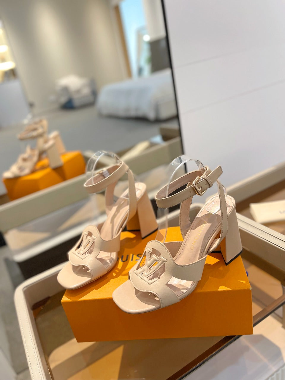 LV Isola Sandals 8.5 cm Beige Leather 888276