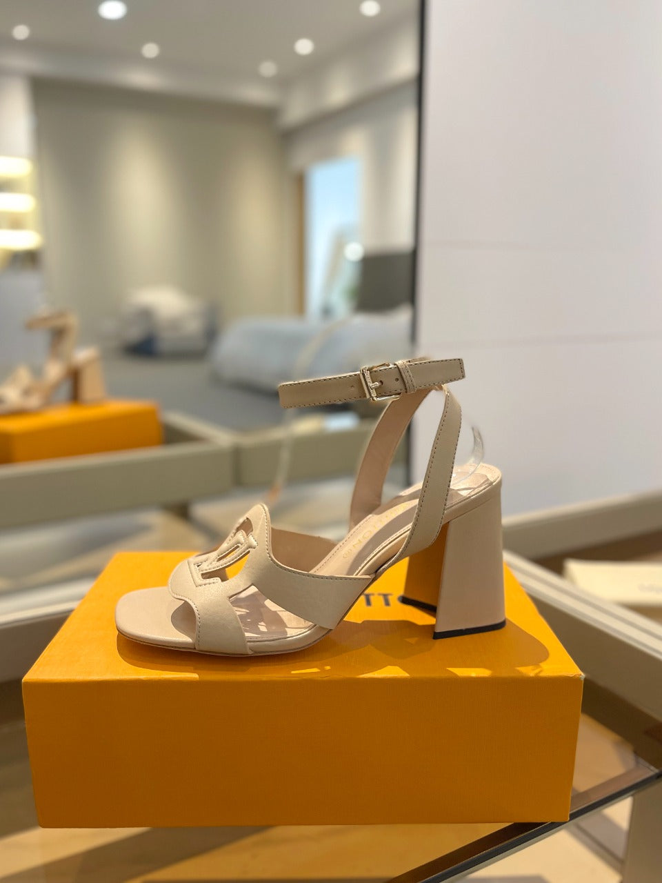 LV Isola Sandals 8.5 cm Beige Leather 888276