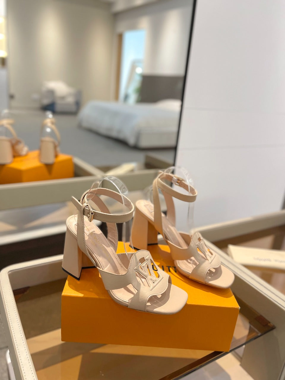 LV Isola Sandals 8.5 cm Beige Leather 888276
