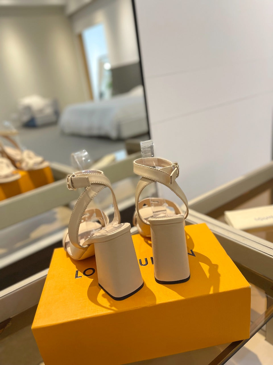 LV Isola Sandals 8.5 cm Beige Leather 888276