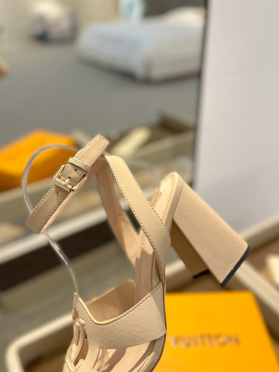 LV Isola Sandals 8.5 cm Beige Leather 888276